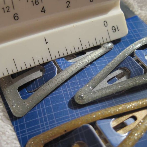 4 Goody Fashionow Triangle Glittery Epoxy Covered Metal Hair Snap Clips Glitter - Picture 3 of 13